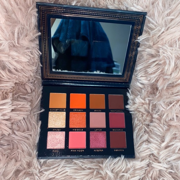 Ace Beaute Scarlet Dusk Palette - Picture 2 of 2